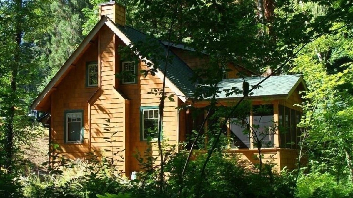 McKenzie Bridge Cabin | McKenzie Riverfront Cabin big screened-in porch, 1/2mi to Mckenzie River Trail