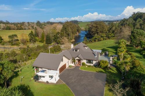 Lower Kaimai House | McLaren Lake View
