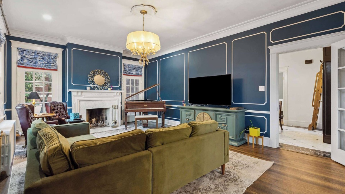 Evergreen House | McLean Manor w/2 Hot Tubs & Guest House