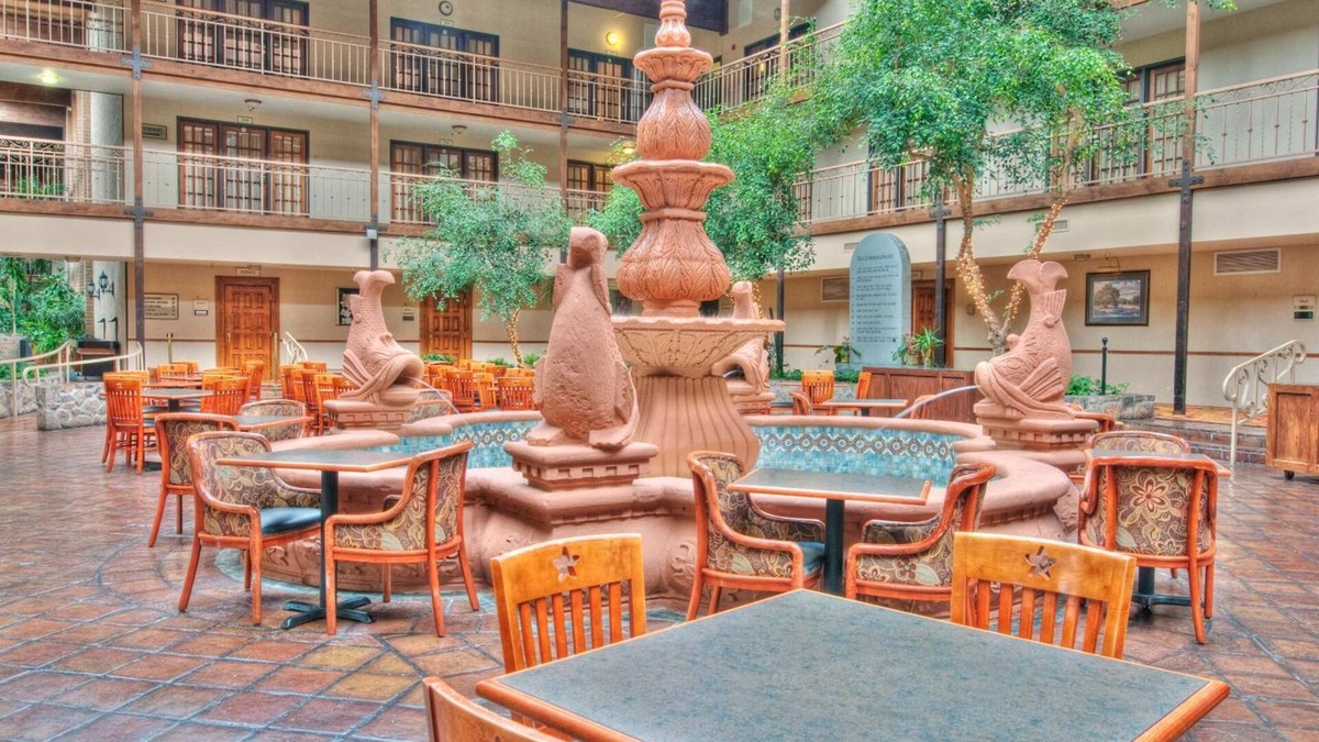 Abilene Hotel | MCM Elegante Suites Abilene