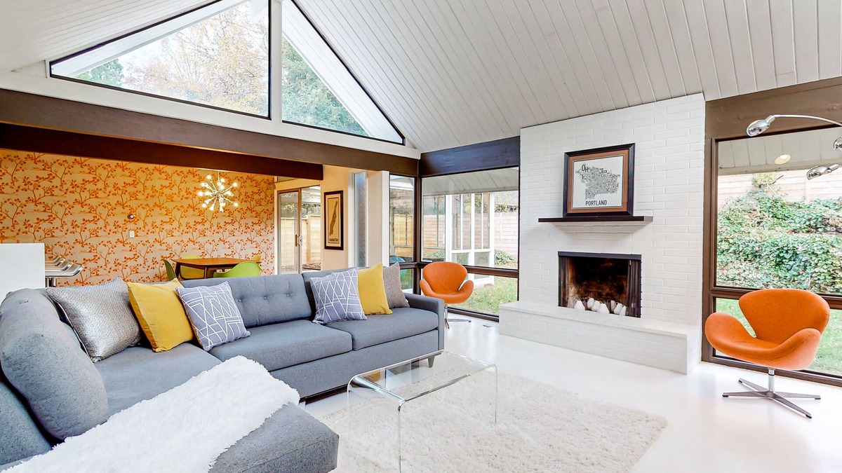 Garden Home-Whitford House | MCM home with atrium & yoga area near Nike HQ, Intel & Washington Square Mall