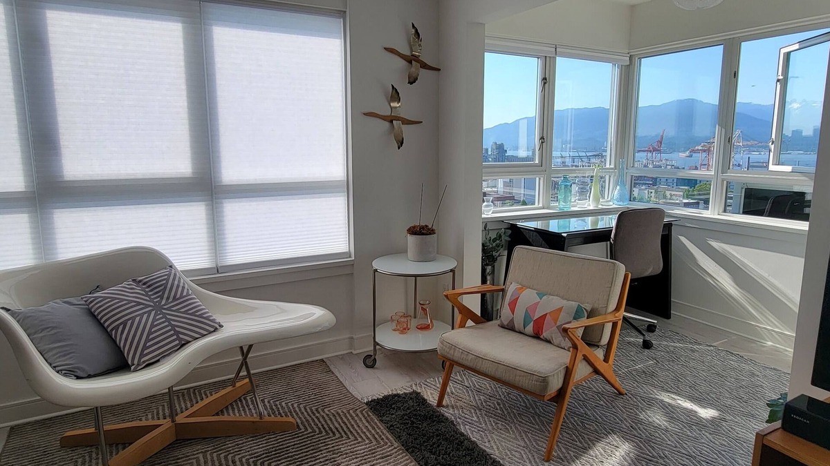 Grandview-Woodland Apartment | MCM Sky Port