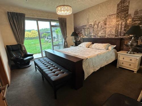 Christchurch Bed & Breakfast | McSaveneys Retreat