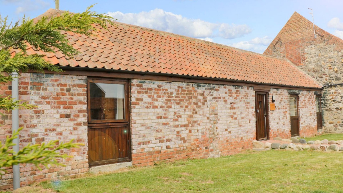 Tunstall Cottage | MEADOW VIEW, pet friendly, character holiday cottage in Withernsea