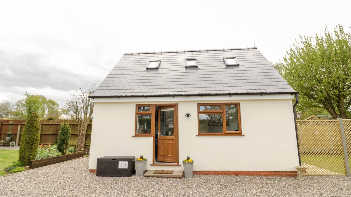 Childswickham Cottage | MEADOW COTTAGE, pet friendly, luxury holiday cottage in Broadway