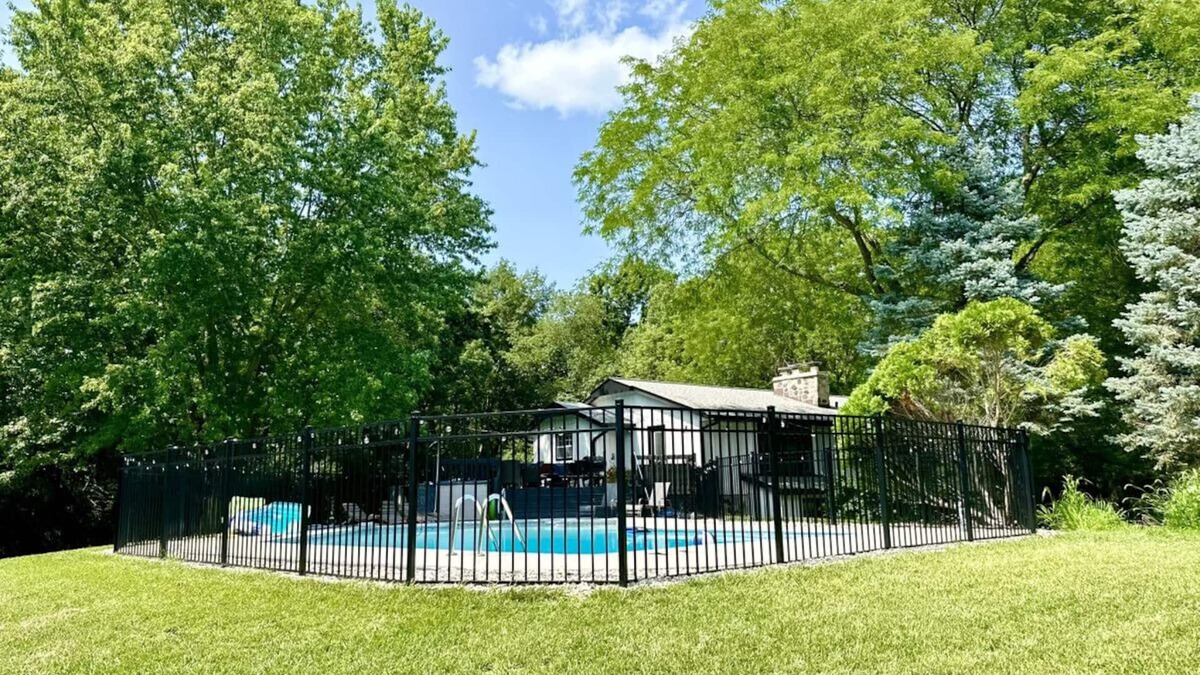 Colgate House | Meadow Hill: Central 3/3 | 2 Fenced Acres |Pool | Walk to Beach