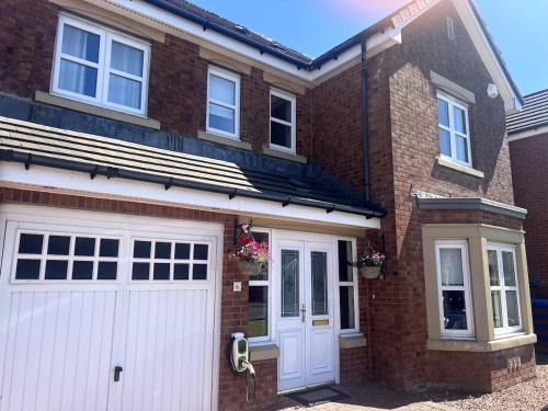 East Kilbride House | Meadow House- Driveway Parking and Fireplace