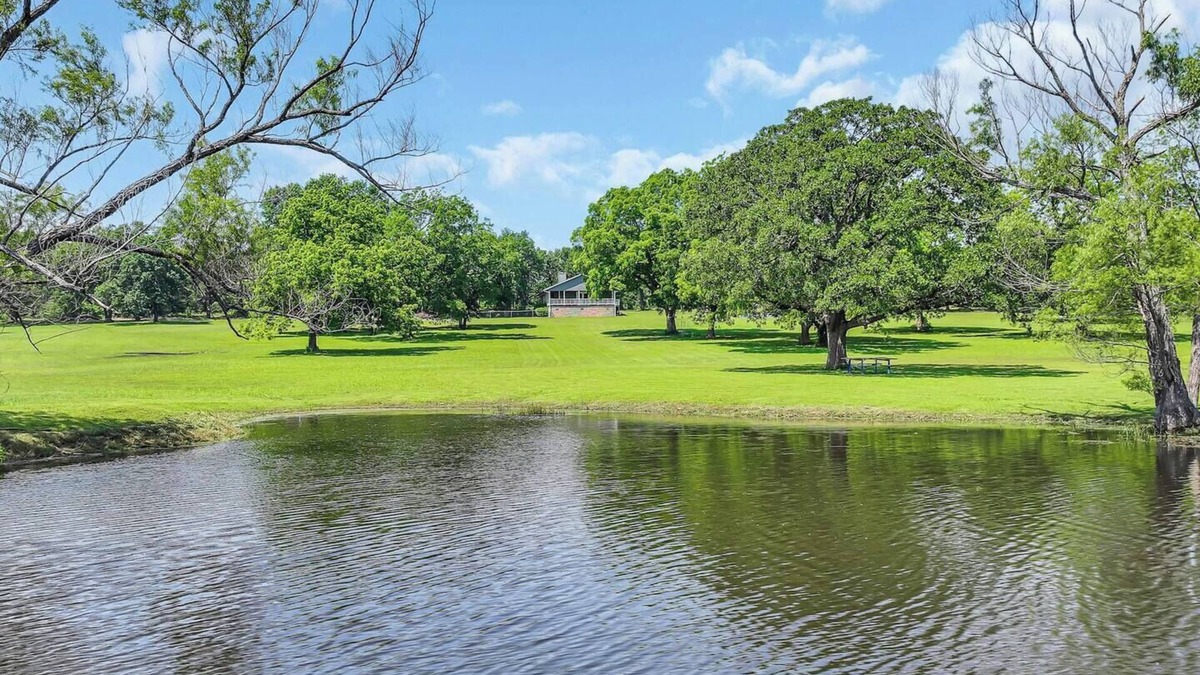 Ardmore House | Meadow Lodge - 78 Acres & Lake @ Road Runner Ranch