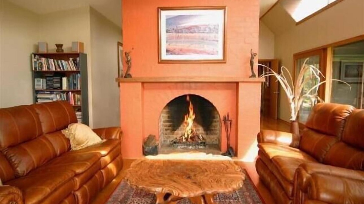 Meroo Meadow House | Meadow Mountain Lodge-Great for groups of families w/playground + tennis court