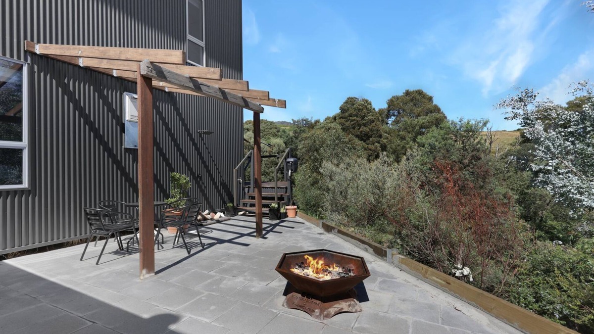 Merrijig House | Meadow Retreat - Merrijig - Sleeps 10