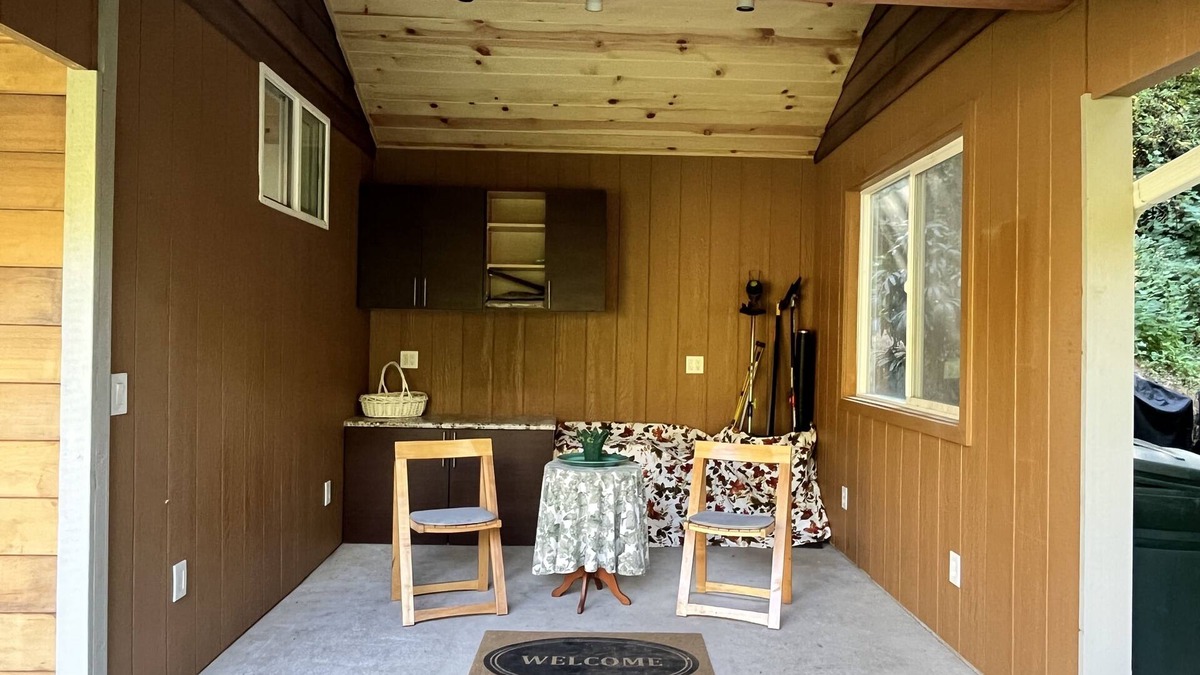 Lake Forest Park Cabin | Meadow View Cabin