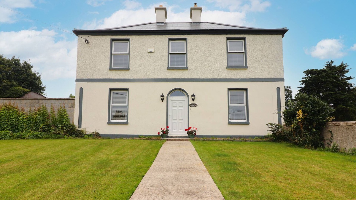 Quin House | MEADOW VIEW, family friendly, with open fire in Quin, County Clare