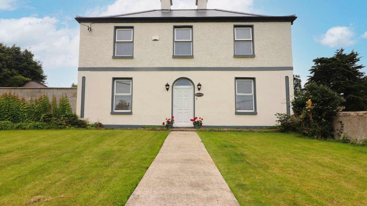 Quin House | MEADOW VIEW, family friendly, with open fire in Quin, County Clare