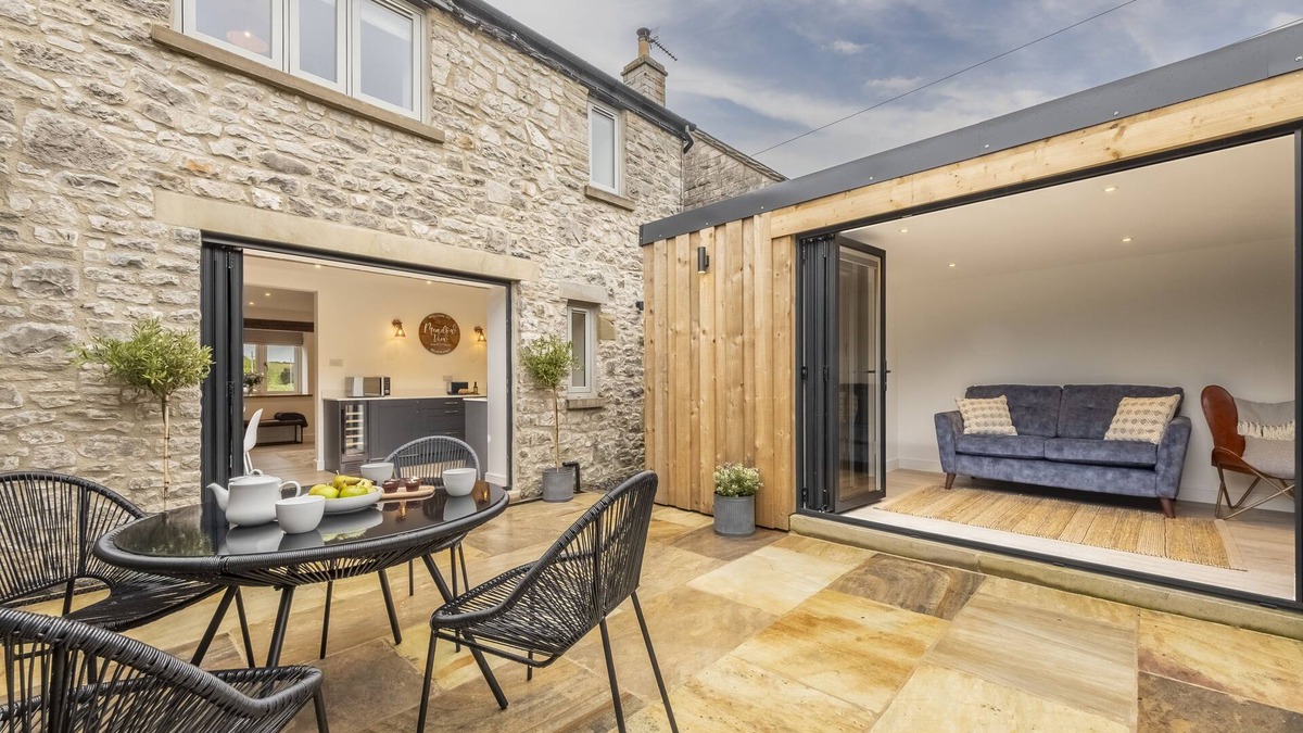Taddington Cottage | Meadow View is a traditional stone cottage with a beautiful modern twist.