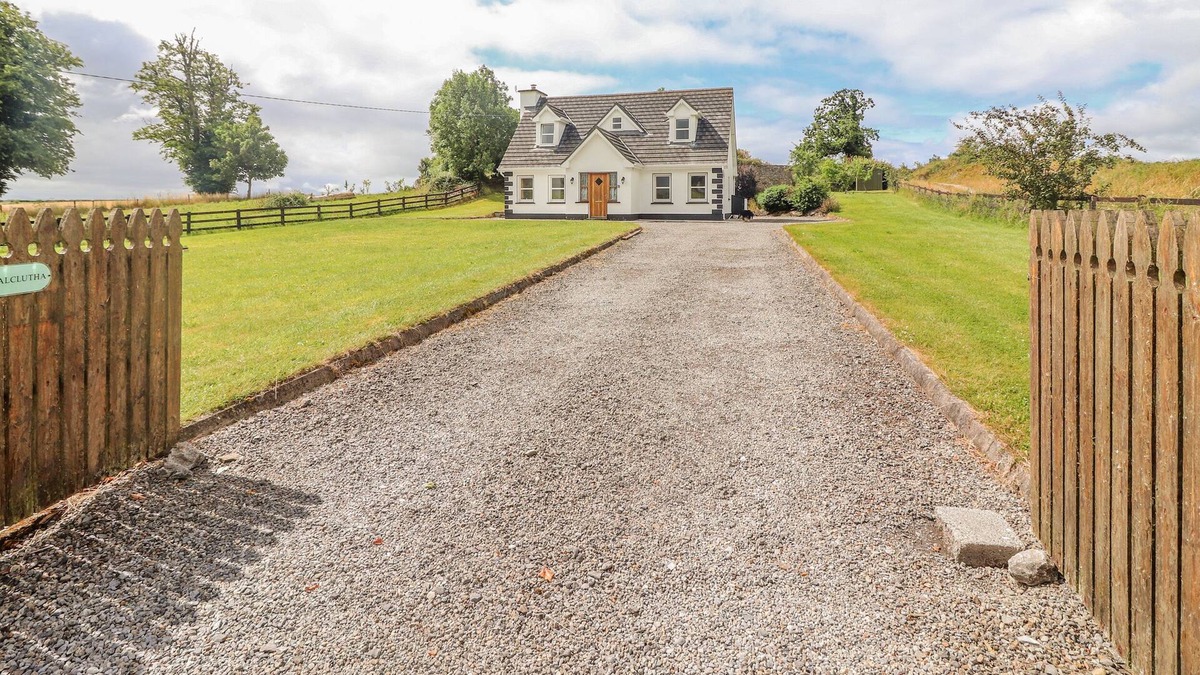 Coolbawn House | MEADOW VIEW, pet friendly in Coolbaun, County Tipperary