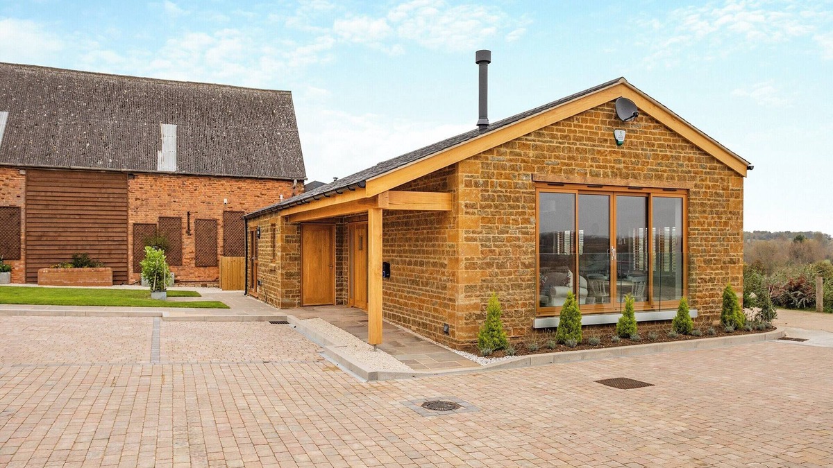 Twywell Cottage | Meadow View - UK47974