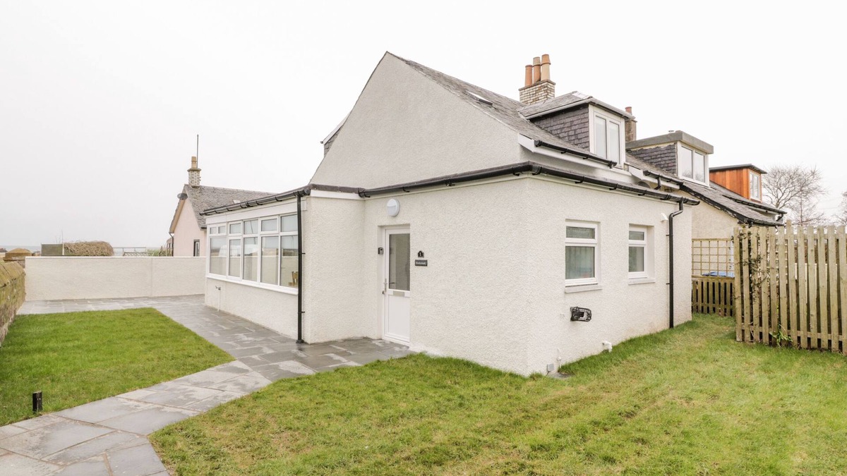 Maidens Cottage | MEADOWBANK, pet friendly, country holiday cottage in Maidens