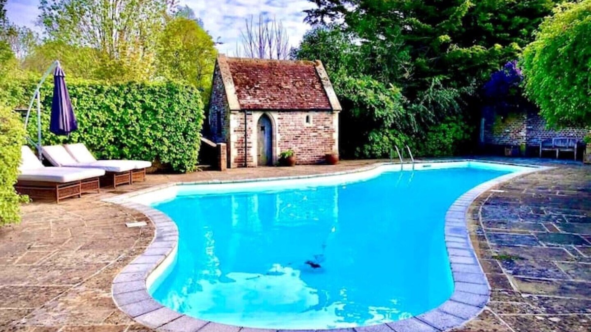 Broughton House | Meadowbrook House and Glamping
