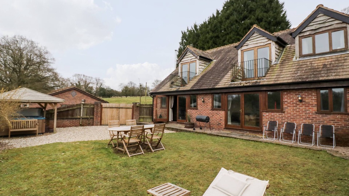 Shatterford Cottage | MEADOWFALL AT SHATTERFORD LAKES, family friendly in Shatterford