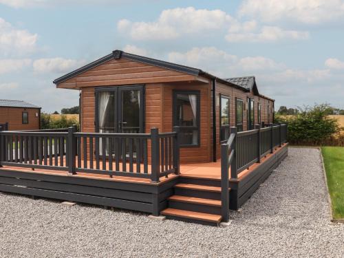 Great Hatfield House | Meadows Park 4