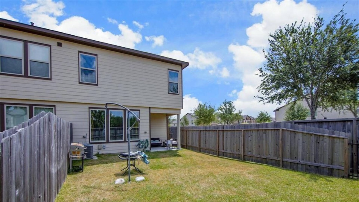 Sugar Land House | Meadows Place 3-BR Home ~ Perfect for Family Getaway~ w/ Backyard & Home Theater