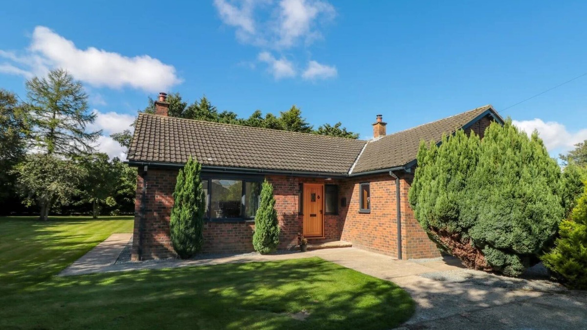Weaverthorpe House | Meadowside Bungalow