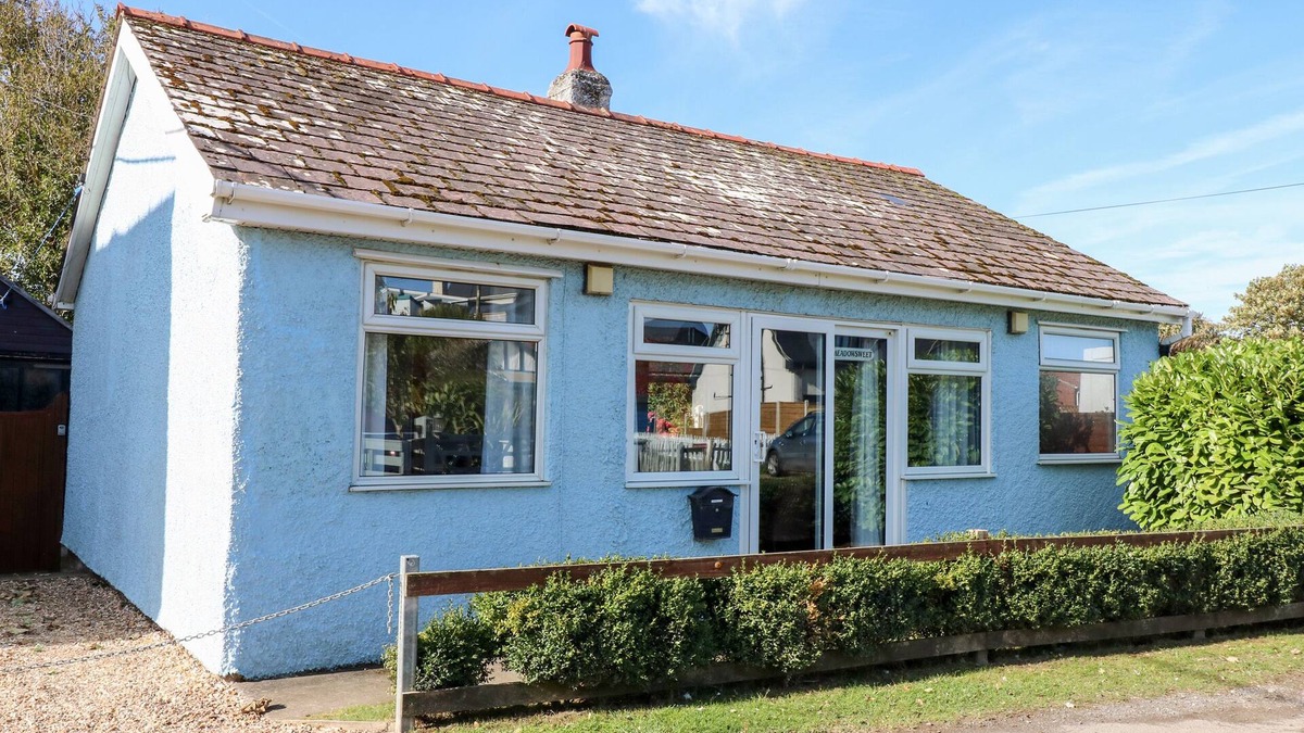 Anderby Creek Cottage | MEADOWSWEET, pet friendly, character holiday cottage in Anderby Creek