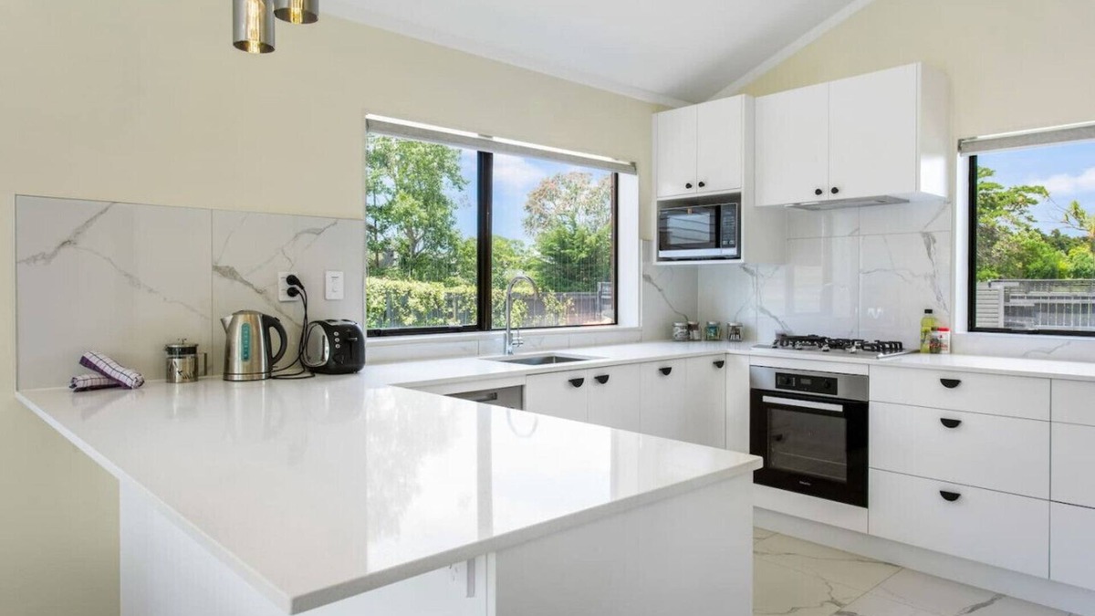 Waiau Pa House | Meadowview Retreat is only 5 mins to beach