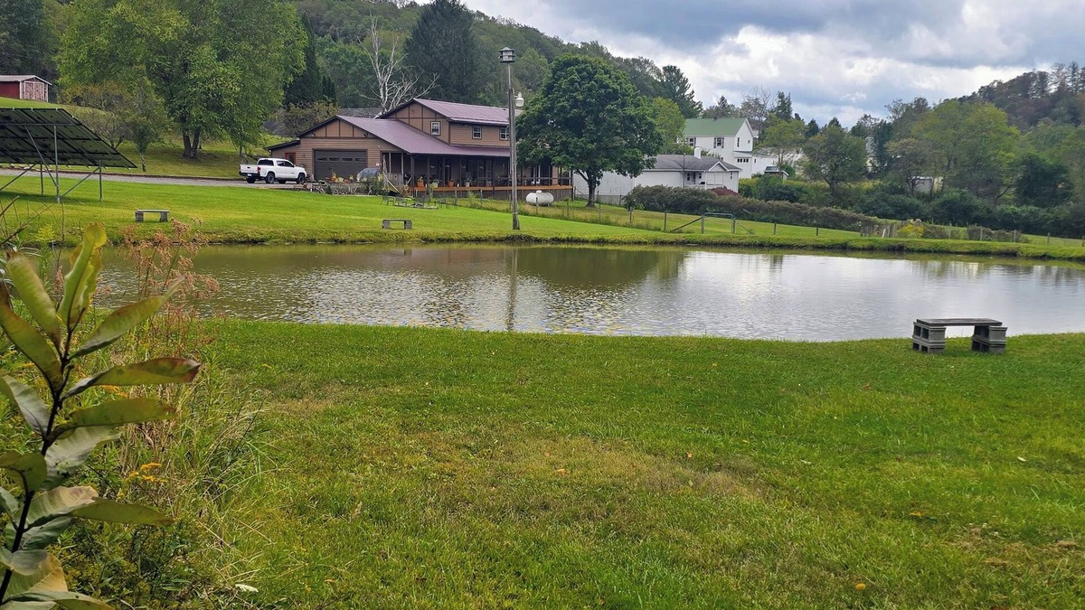 Canaan Valley House | Meadowview Solar Haven - Hot Tub