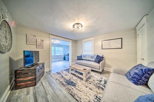 Meadville Apartment | Meadville Apartment with Deck Less Than 2 Mi to Allegheny!