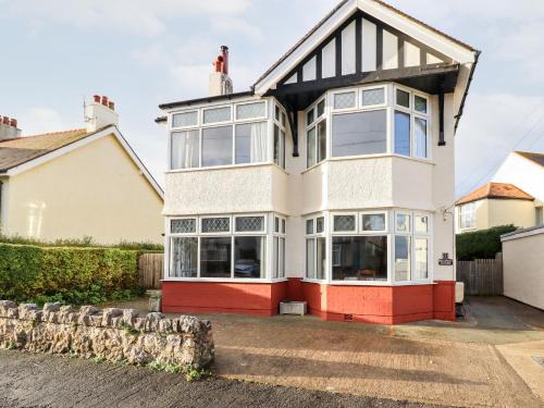 Rhos on Sea House | Meadway House