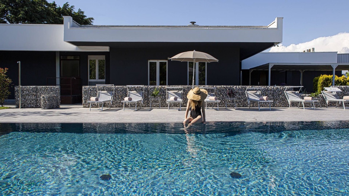 Saronno Hotel | MEALBA HOTEL Suite & Pool