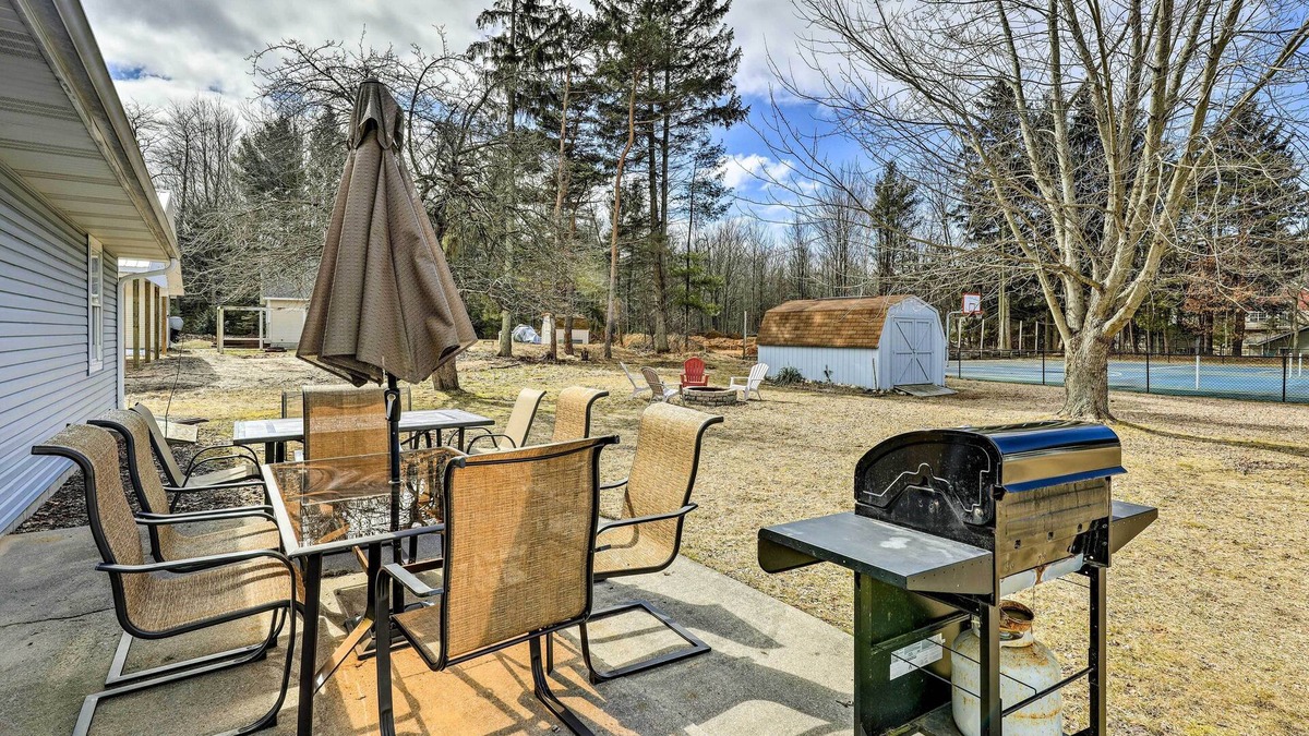 Silver Lake Cottage | Mears Abode w/Pool Access, Near Silver Lake!