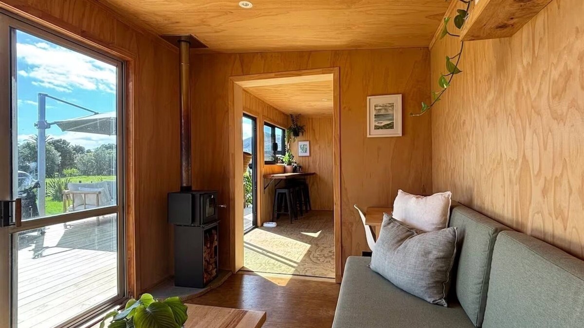 Tryphena House | Medlands Beach House