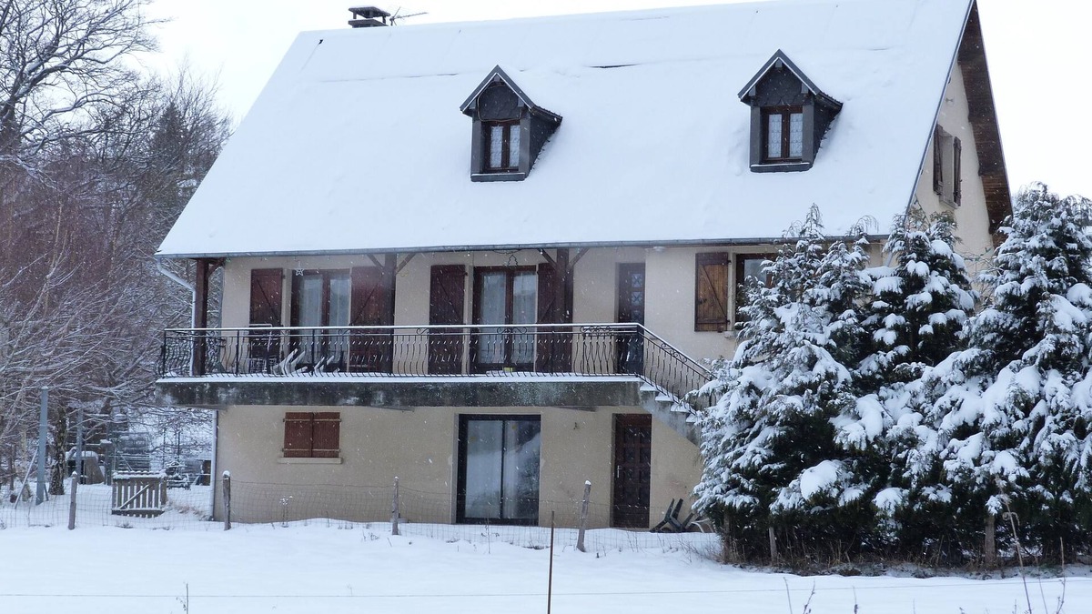 Saint-Sauves-d'Auvergne House | MEDICAL PRESCRIPTION: MAKE THE FULL OF ENERGY, OXYGENATION, REST, RELAXATION.