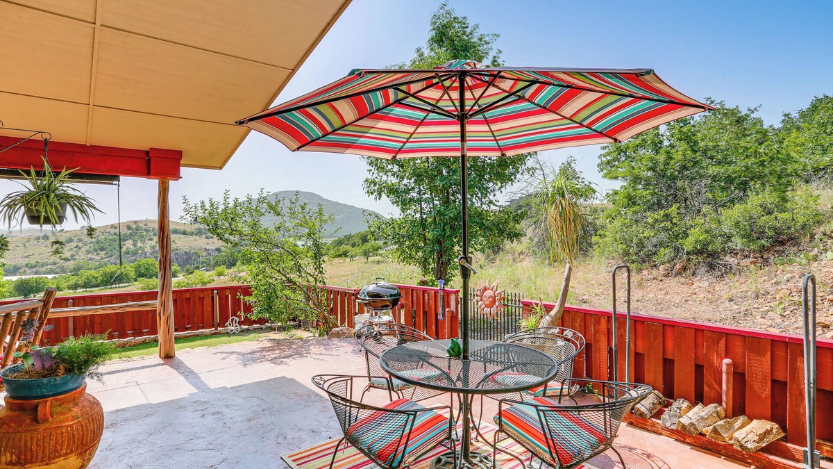 Medicine Park Cottage | Medicine Park Cottage: Walk to Lake Lawtonka!