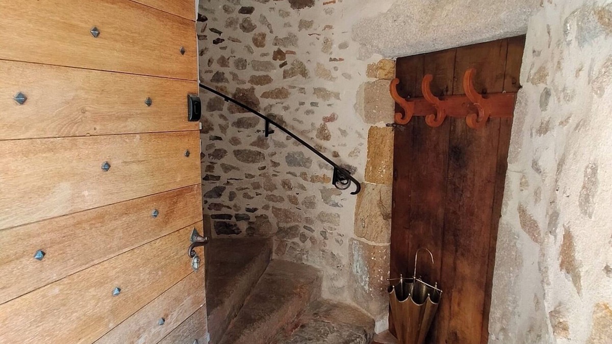 Saint-Benoit-du-Sault House | Medieval house for six people