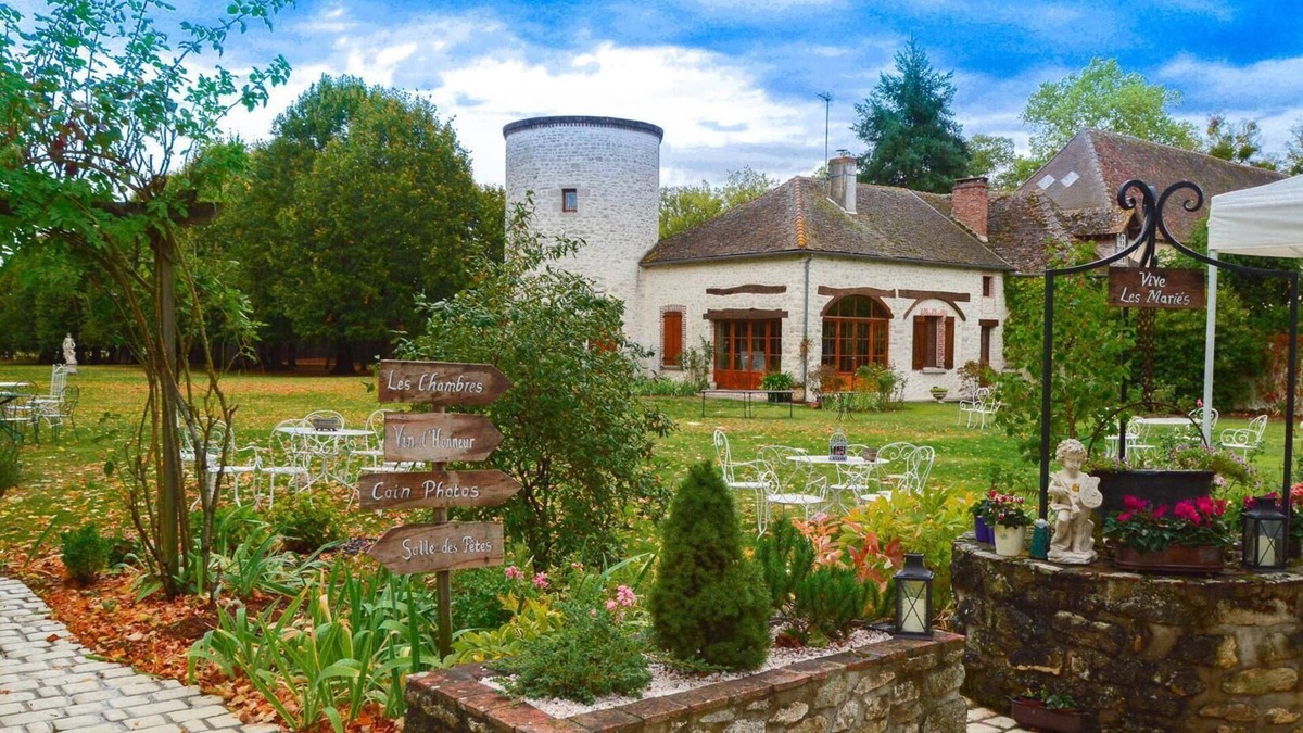 Pressigny-les Pins Other | Medieval Templar estate weekend park