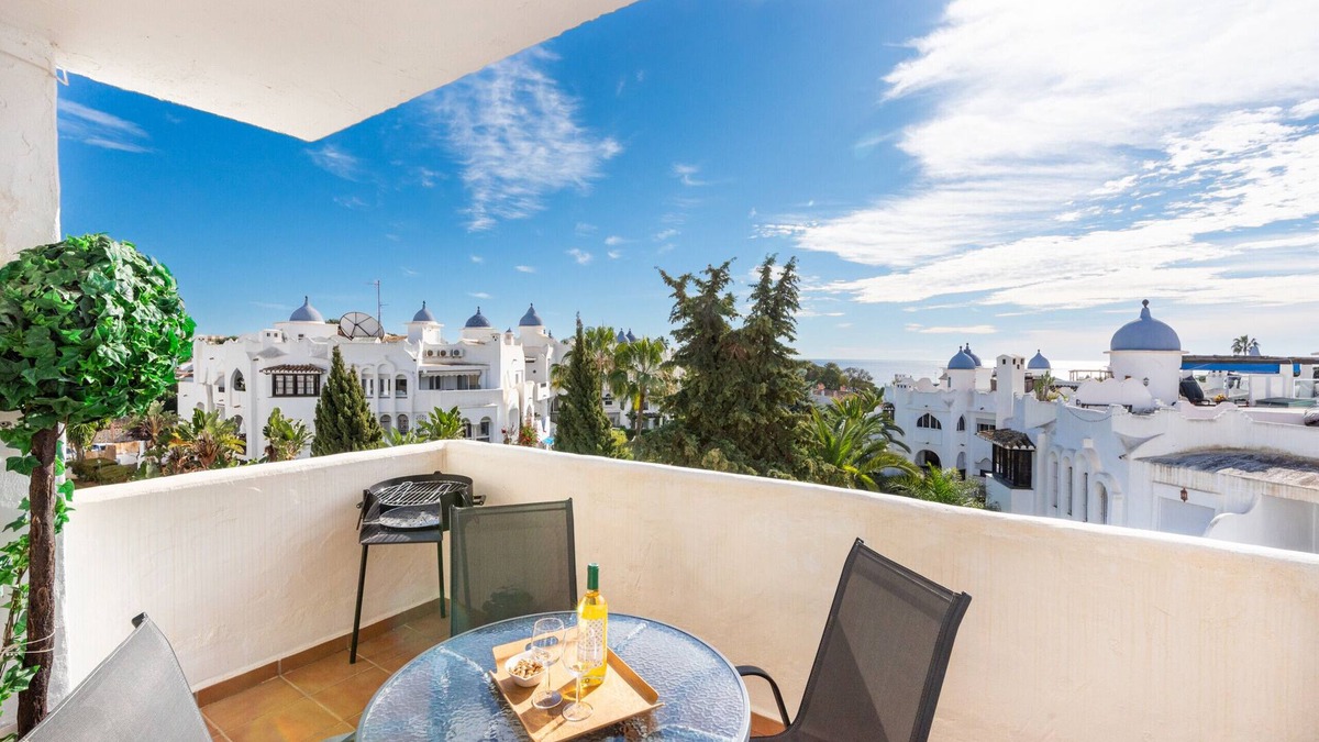 Sitio de Calahonda Apartment | Medina Penthouse | Pool, Terrace & Sea Glimpse in Calahonda