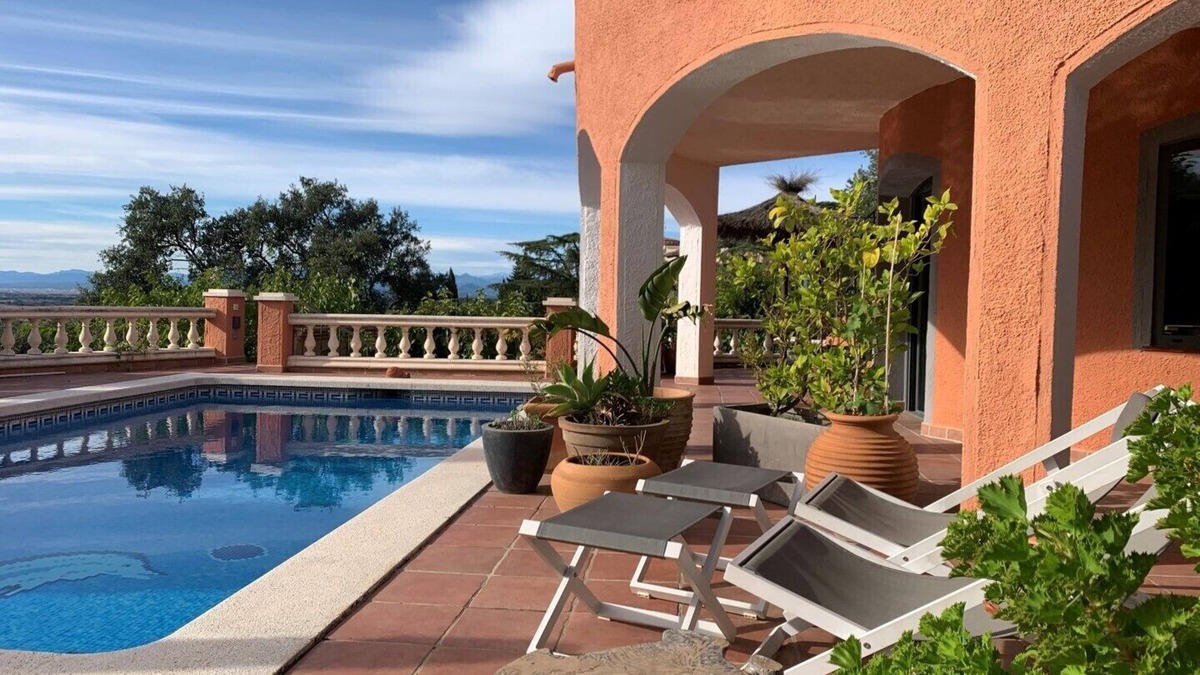 El Mas Isaac House | Mediterranean holiday home with private pool in quiet location