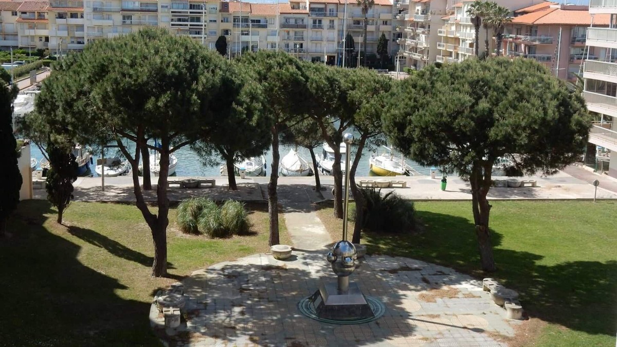 Le Port Apartment | Mediterranean Cabin Studio