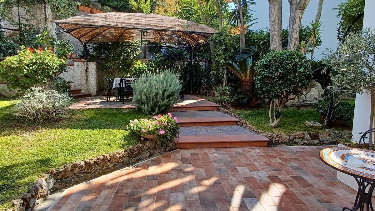 Lacco Ameno Apartment | Mediterranean garden