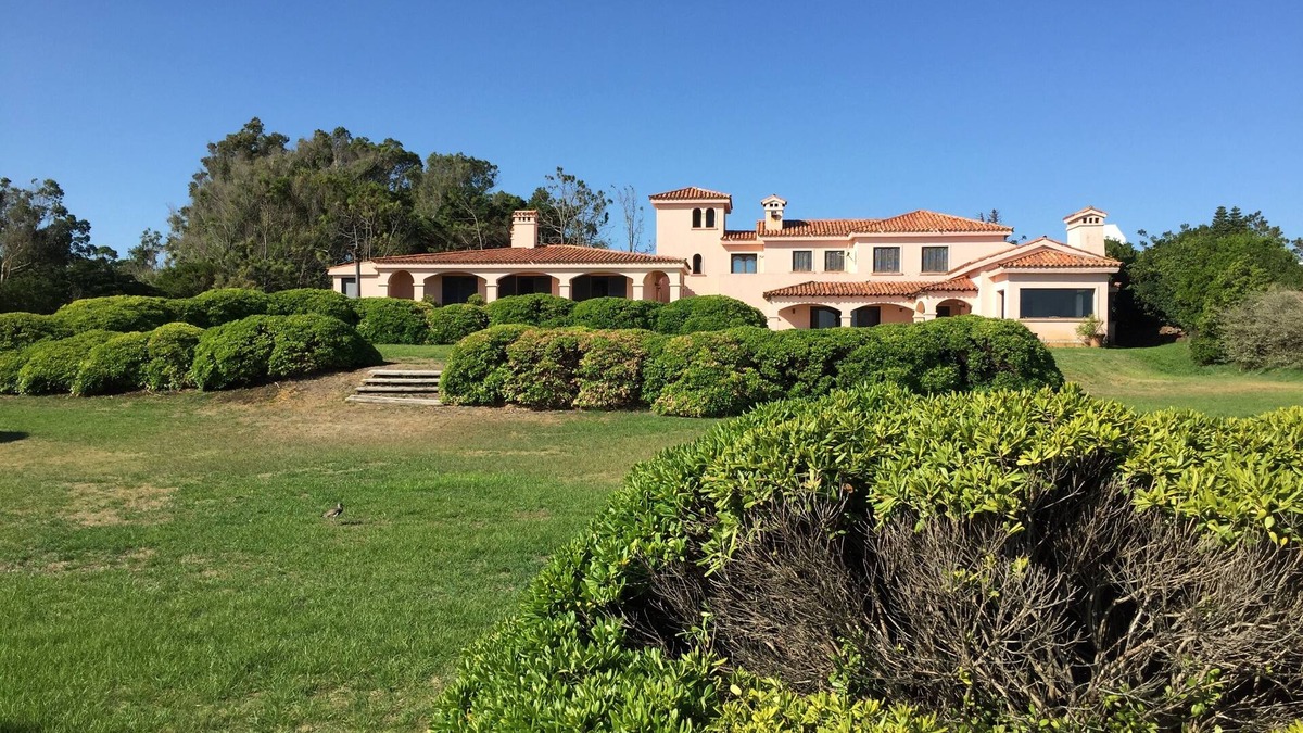 Solanas House | Mediterranean House of 4 Suites in front of the beach