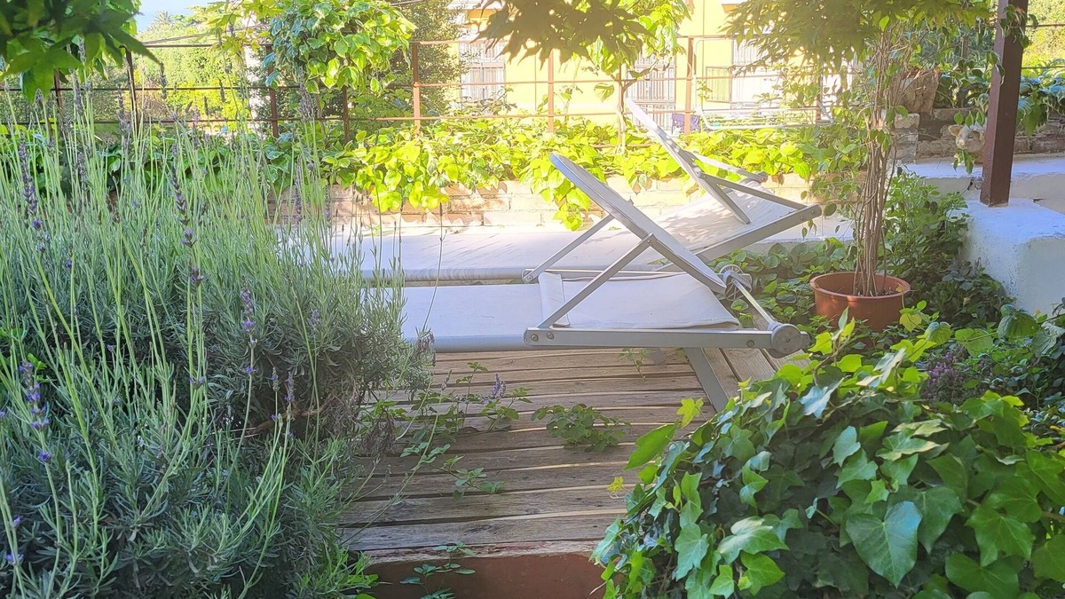 Posillipo House | MEDITERRANEAN OASIS Big Loft in Villa -Garden Free Park Free WIFI 15min center!