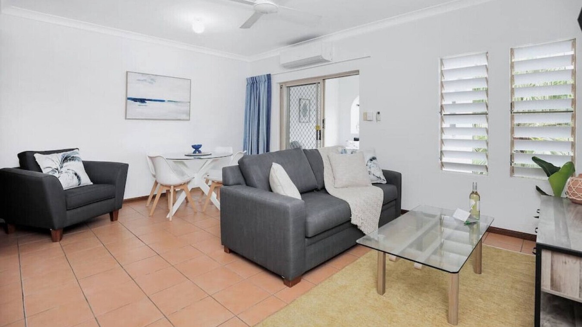 Cairns North Apartment | Mediterranean Style Apartment Close to the City 16