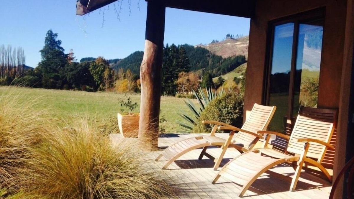 Motueka Valley House | Mediterranean-Style Holiday Home