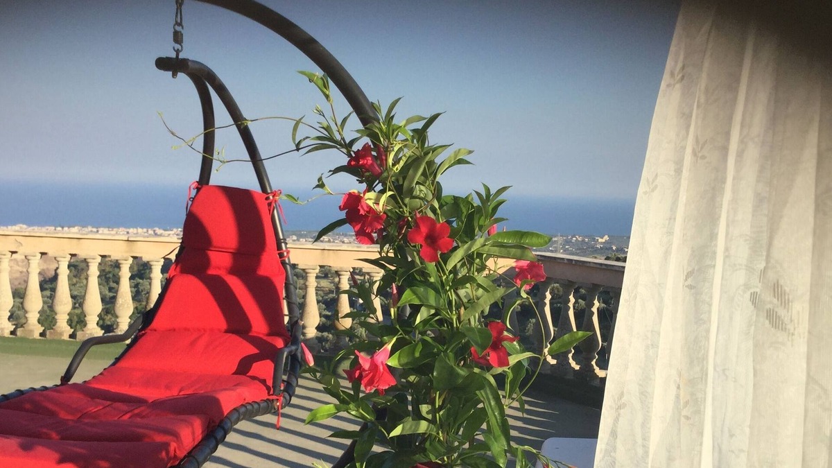 Gerace Villa | mediterranean villa on the outskirts of the historical marvel Gerace