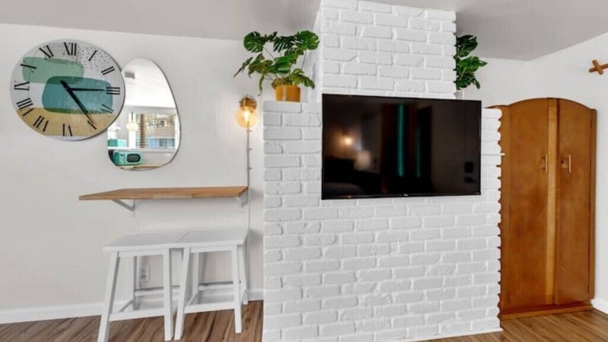 Reno House | Medium Term Studio/Washer&Dryer in unit/30+dayn