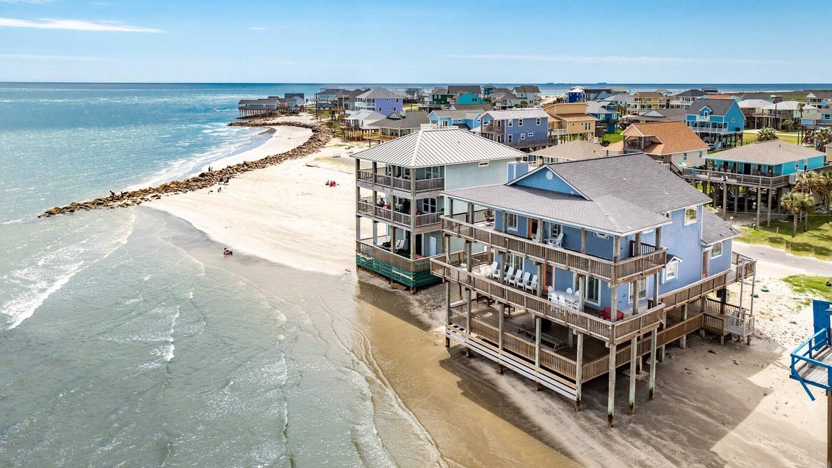 San Luis House | Meet Atlantis! Oceanfront Seating at its Finest!
