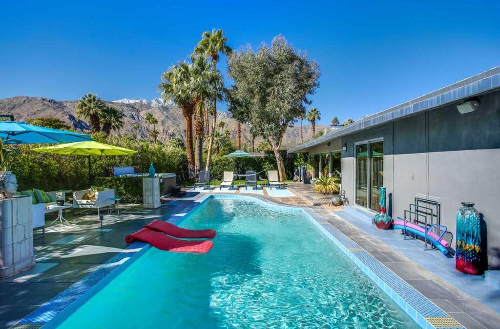El Mirador House | Meet Me in Palm Springs! Permit# 4146